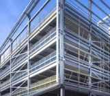 THI CÔNG NHÀ XE NHIỀU TẦNG BẰNG KHUNG THÉP : NHỮNG ĐIỀU CẦN LƯU Ý